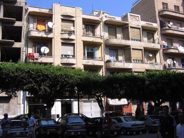 VOYAGE ORAN SEPTEMBRE 2006 62 11 sept. 06 - matin - 35 RUE ALSACE LORRAINE RUE MOHAMED KHEMESTI.JPG